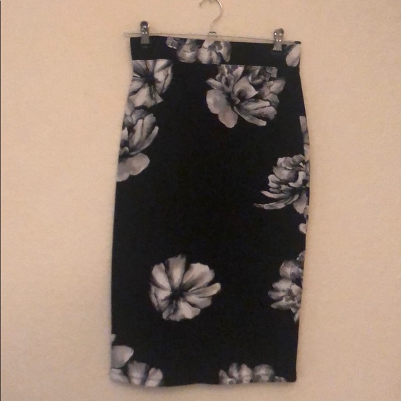 iris Dresses & Skirts - •Pencil Skirt•